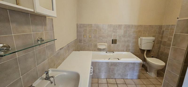 8 Bedroom Property for Sale in Middedorp Western Cape